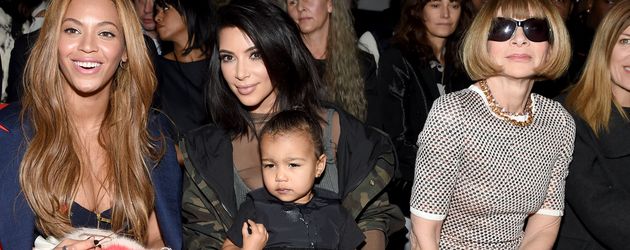 Kim Kardashian, North West, Beyoncé Knowles und Anna Wintour Kim Kardashian, North West, Beyoncé Knowles und Anna Wintour