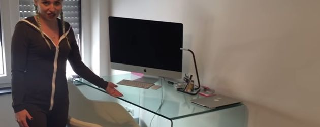 Bibi Heinicke in ihrer neuen Wohnung Bibi Heinicke in ihrer neuen Wohnung