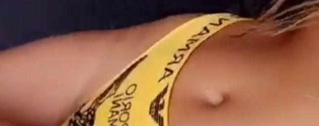 Bonnie Strange im Emporio Armani Bikini im Kreta-Urlaub Bonnie Strange im Emporio Armani Bikini im Kreta-Urlaub