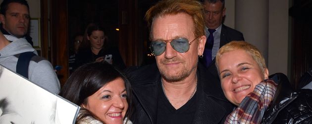 Bono mit Fans in Dublin Bono mit Fans in Dublin