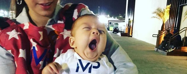 Boomer Phelps mit Mama Nicole Johnson Boomer Phelps mit Mama Nicole Johnson