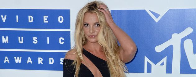 Britney Spears in einem schwarzem Kleid Britney Spears in einem schwarzem Kleid