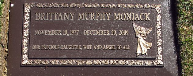 Brittany Murphys Grabstein im "Forest Lawn Memorial Park" in Glendale, Los Angeles Brittany Murphys Grabstein im "Forest Lawn Memorial Park" in Glendale, Los Angeles