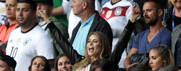 Cathy Hummels bei der Fussball-EM 2016: Deutschland vs Slowakei Cathy Hummels bei der Fussball-EM 2016: Deutschland vs Slowakei