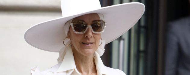 Celine Dion vor ihrem Hotel in Paris Celine Dion vor ihrem Hotel in Paris
