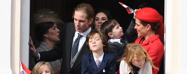 Charlotte Casiraghi mit Sohn Raphaël und anderen Familienmitgliedern in Monaco Charlotte Casiraghi mit Sohn Raphaël und anderen Familienmitgliedern in Monaco