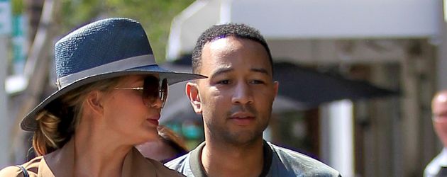 Chrissy Teigen und John Legend beim Spaziergang in LA Chrissy Teigen und John Legend beim Spaziergang in LA