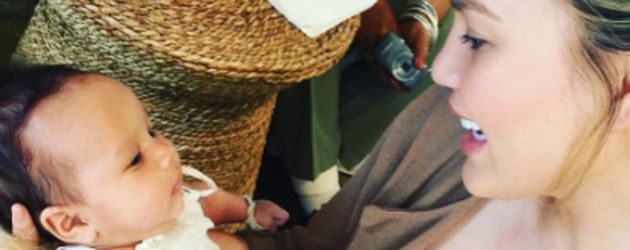Chrissy Teigen mit ihrer Tochter Luna Simone Chrissy Teigen mit ihrer Tochter Luna Simone