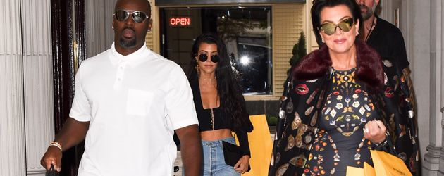 Corey Gamble, Kourtney Kardashian und Kris Jenner in Paris Corey Gamble, Kourtney Kardashian und Kris Jenner in Paris