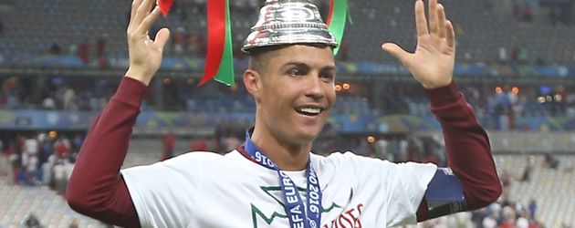 Cristiano Ronaldo bei der Siegesfeier der EM Cristiano Ronaldo bei der Siegesfeier der EM