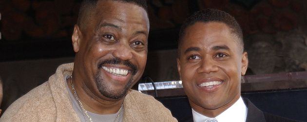 Cuba Gooding Jr. (rechts) mit seinem Vater Cuba Gooding Sr. im Februar 2002 Cuba Gooding Jr. (rechts) mit seinem Vater Cuba Gooding Sr. im Februar 2002