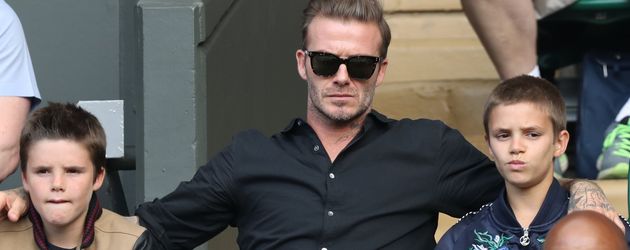 David Beckham mit seinen Söhnen Romeo und Cruz in Wimbledon 2016 David Beckham mit seinen Söhnen Romeo und Cruz in Wimbledon 2016
