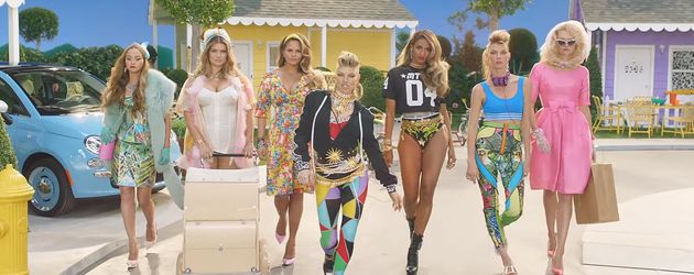 Devon Aoki, Tara Lynn, Chrissy Teigen, Fergie, Ciara, Natasha Poly und Gemma Ward in "M.I.L.F." Devon Aoki, Tara Lynn, Chrissy Teigen, Fergie, Ciara, Natasha Poly und Gemma Ward in "M.I.L.F."