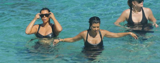 Khloe Kardashian, Kim Kardashian, Kourtney Kardashian und Kris Jenner Khloe Kardashian, Kim Kardashian, Kourtney Kardashian und Kris Jenner