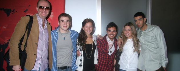 Drake mit dem Cast von "Degrassi" 2007 Drake mit dem Cast von "Degrassi" 2007