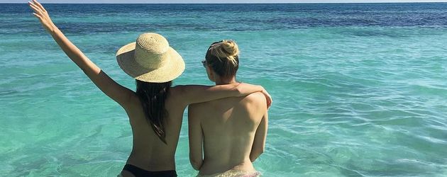 Emily Ratajkowski mit einer Freundin im Mexiko-Urlaub Emily Ratajkowski mit einer Freundin im Mexiko-Urlaub