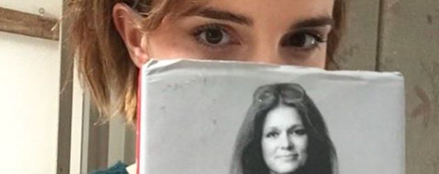 Emma Watson mit Gloria Steinems "My Life on the Road" Emma Watson mit Gloria Steinems "My Life on the Road"