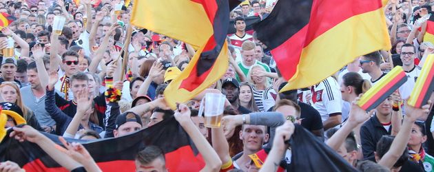 Fans beim Public Viewing in Nürnberg Fans beim Public Viewing in Nürnberg