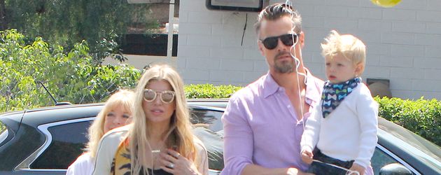 Fergie und Josh Duhamel mit ihrem Sohn Axl Fergie und Josh Duhamel mit ihrem Sohn Axl