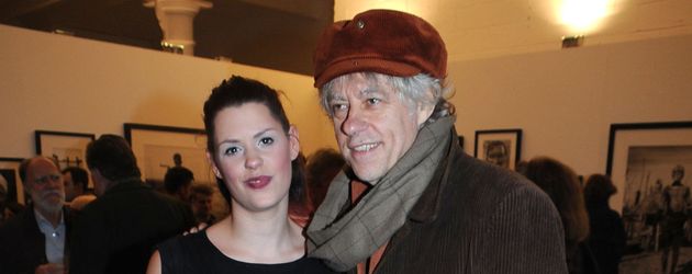 Fifi Geldof mit ihrem Vater Bob bei der "In Ethiopia"-Ausstellung von Nikolai von Bismarck in London Fifi Geldof mit ihrem Vater Bob bei der "In Ethiopia"-Ausstellung von Nikolai von Bismarck in London