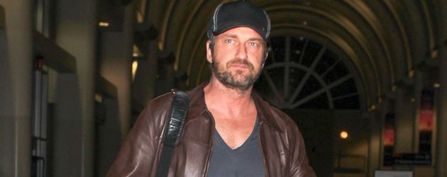 Gerard Butler bei der Ankunft am Flughafen in LA 2015 Gerard Butler bei der Ankunft am Flughafen in LA 2015