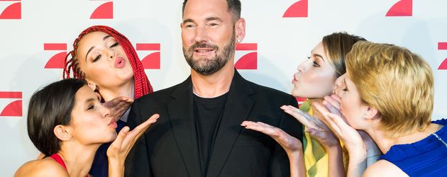 Michael Michalsky mit den GNTM-Kandidatinnen 2016 Michael Michalsky mit den GNTM-Kandidatinnen 2016