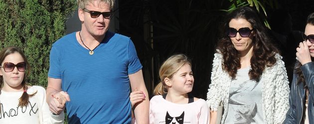 Gordon Ramsay mit seiner Frau und seinen drei Töchtern in der Freizeit Gordon Ramsay mit seiner Frau und seinen drei Töchtern in der Freizeit