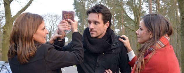 Katrin (Ulrike Frank, l.), David (Philipp Christopher), Jasmin (Janina Uhse) Katrin (Ulrike Frank, l.), David (Philipp Christopher), Jasmin (Janina Uhse)