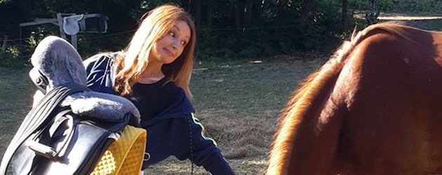 TV-Maklerin Hanka Rackwitz mit ihrem Pferd TV-Maklerin Hanka Rackwitz mit ihrem Pferd