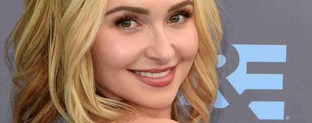 Hayden Panettiere bei den "21st Annual Critics' Choice Award" Hayden Panettiere bei den "21st Annual Critics' Choice Award"