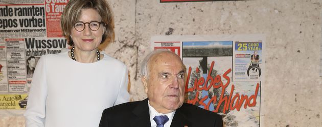 Helmut Kohl mit Ehefrau Maike beim Botschafterdinner anlässlich des Jubläums 25 Jahre Mauerfall Helmut Kohl mit Ehefrau Maike beim Botschafterdinner anlässlich des Jubläums 25 Jahre Mauerfall