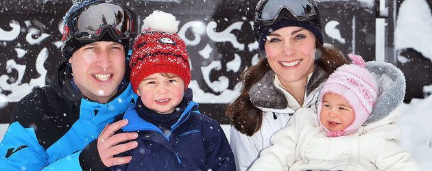 Herzogin Kate und Prinz William mit ihren Kindern George und Charlotte im Ski-Urlaub Herzogin Kate und Prinz William mit ihren Kindern George und Charlotte im Ski-Urlaub