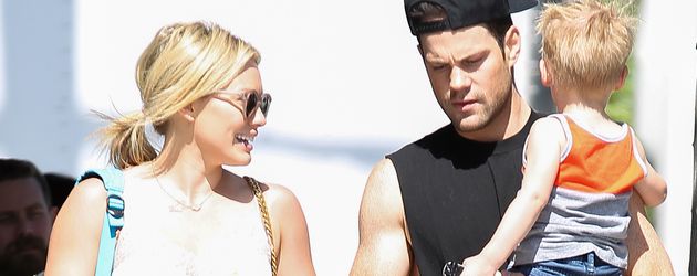 Hilary Duff mit Mike Comrie und dem gemeinsamen Sohn Luca Hilary Duff mit Mike Comrie und dem gemeinsamen Sohn Luca