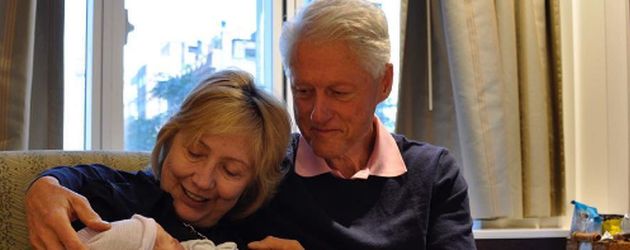Hillary und Bill Clinton mit Enkelsohn Aidan Hillary und Bill Clinton mit Enkelsohn Aidan
