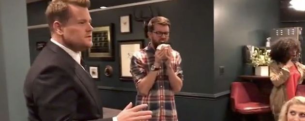 James Corden macht die "Mannequin-Challenge" James Corden macht die "Mannequin-Challenge"