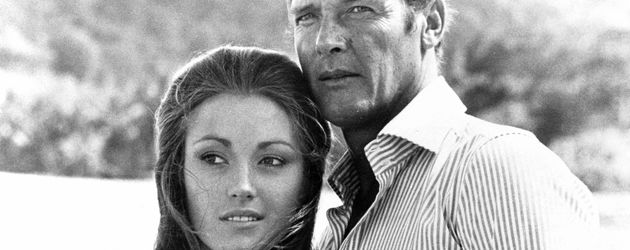 Jane Seymour und Roger Moore im "James-Bond"-Film "Live and Let Die" 1973 Jane Seymour und Roger Moore im "James-Bond"-Film "Live and Let Die" 1973