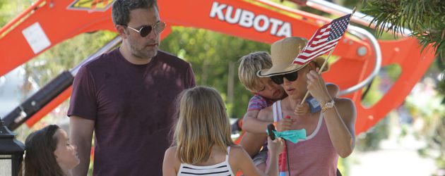 Jennifer Garner und Ben Affleck mit den Kids bei der Parade zum 4. Juli Jennifer Garner und Ben Affleck mit den Kids bei der Parade zum 4. Juli