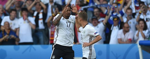 Jérôme Boateng nach seinem 1:0-Tor bei der EM 2016: Deutschland vs Slowakei Jérôme Boateng nach seinem 1:0-Tor bei der EM 2016: Deutschland vs Slowakei