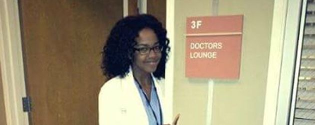 Jerrika Hinton als Stephanie Edwards am "Grey's Anatomy"-Set Jerrika Hinton als Stephanie Edwards am "Grey's Anatomy"-Set