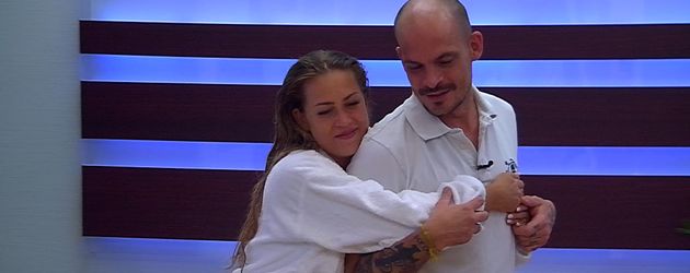 Jessica Paszka & Ben Tewaag im Luxusbereich bei "Promi Big Brother" Jessica Paszka & Ben Tewaag im Luxusbereich bei "Promi Big Brother"