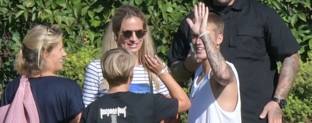 Justin Bieber mit Fans in Berlin Justin Bieber mit Fans in Berlin