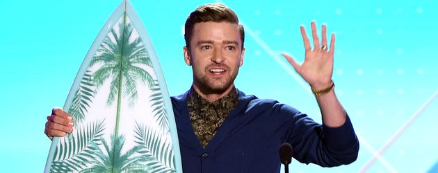 Justin Timberlake mit dem Surfbrett-Preis für sein musikalisches Lebenswerk bei den TCA 2016 Justin Timberlake mit dem Surfbrett-Preis für sein musikalisches Lebenswerk bei den TCA 2016