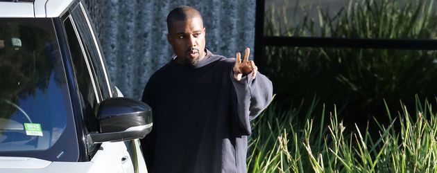 Kanye West im November 2016 in vor seinem Büro in Calabasas, Kalifornien Kanye West im November 2016 in vor seinem Büro in Calabasas, Kalifornien