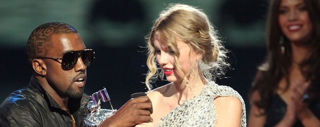 Kanye West und Taylor Swift bei den MTV VMAs 2009 Kanye West und Taylor Swift bei den MTV VMAs 2009