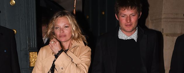 Kate Moss und Nikolai von Bismark beim erlassen der Cocktail-Bar "Miu Miu" in Paris Kate Moss und Nikolai von Bismark beim erlassen der Cocktail-Bar "Miu Miu" in Paris