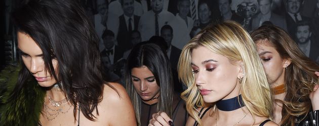 Kendall Jenner und Hailey Baldwin auf der 21. Geburtstagsparty des Models Kendall Jenner und Hailey Baldwin auf der 21. Geburtstagsparty des Models