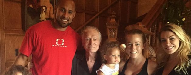 Kendra Wilkinson (2.v.r.) mit Ehemann Hank Baskett und den Kids zu Besuch bei Hugh Hefner und Crysta Kendra Wilkinson (2.v.r.) mit Ehemann Hank Baskett und den Kids zu Besuch bei Hugh Hefner und Crysta