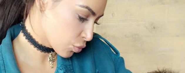 Kim Kardashian mit Chrissy Teigens Tochter Luna Kim Kardashian mit Chrissy Teigens Tochter Luna
