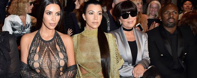 Kim und Kourtney Kardashian mit Kris Jenner in Paris Kim und Kourtney Kardashian mit Kris Jenner in Paris