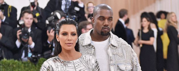 Kim Kardashian und Kanye West bei der MET-Gala in New York Kim Kardashian und Kanye West bei der MET-Gala in New York
